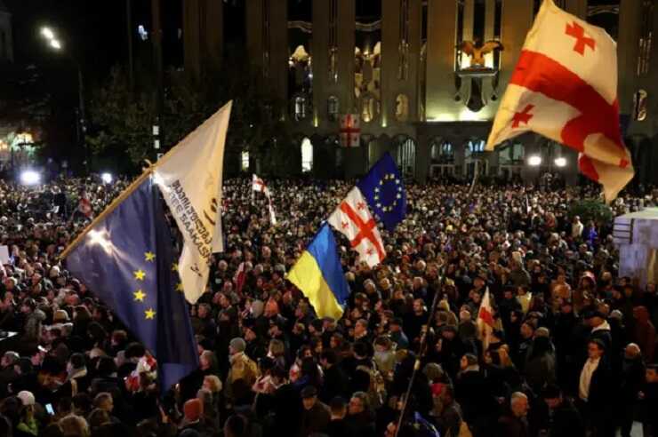 В центре Тбилиси проходят массовые протесты против итогов парламентских выборов