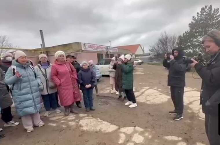 В Анапе на свалке с мазутом и песком опасные испарения угрожают здоровью местных жителей