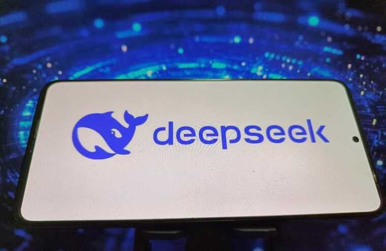 Китайская нейросеть DeepSeek стала объектом ложных обвинений от госканалов