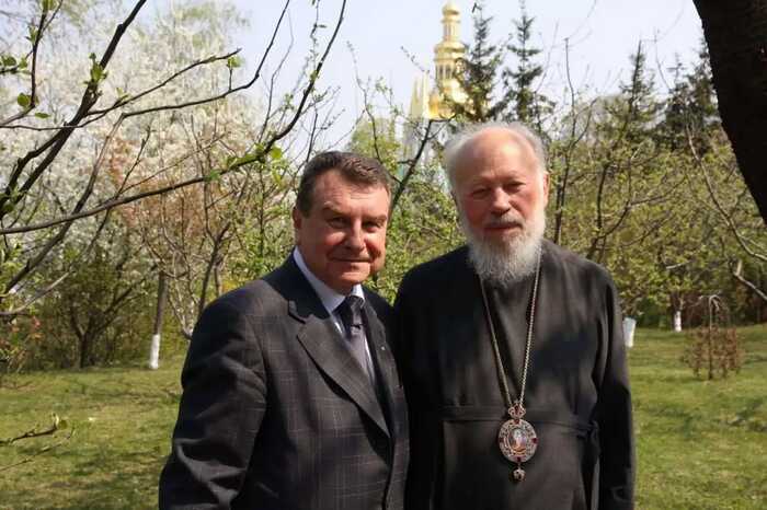 Патриарх Кирилл продемонстрировал панагию, украденную в 2016 году из дома архиепископа Александра Драбинко