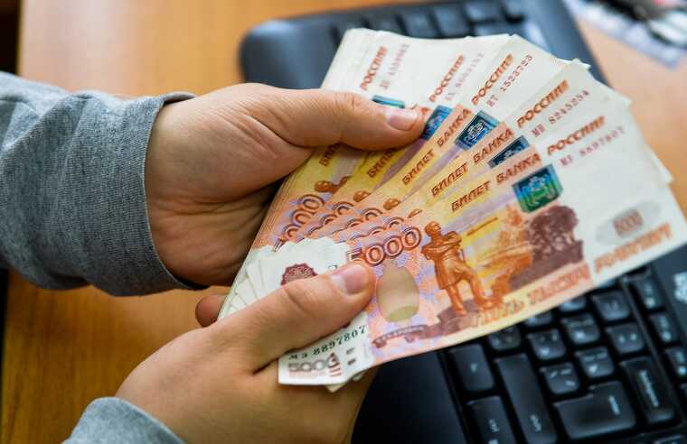 Приставы арестовали транспорт «Краслесинвеста» из-за долга на 63 миллиона рублей