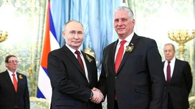 Путин выделит миллиард Кубе за визит Диаса-Канеля на парад