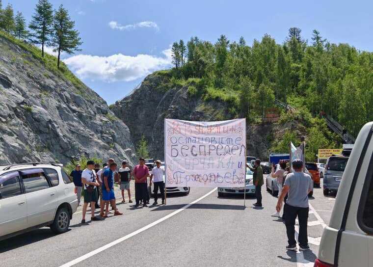 Власти обвинили протестующих из Алтая в вандализме и нарушении покоя духов